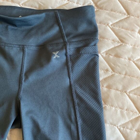 Girls gray athletic shorts with pockets - Picture 2 of 4